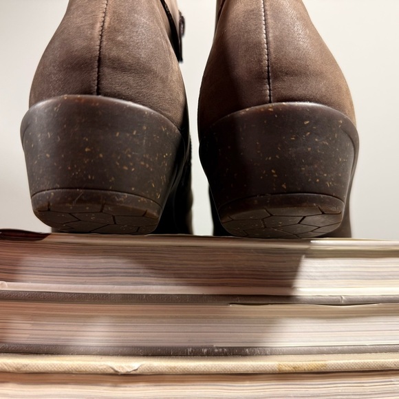Rockport Brown Taupe Size 9.5M Women’s Ankle Suede Booties - Picture 13 of 15